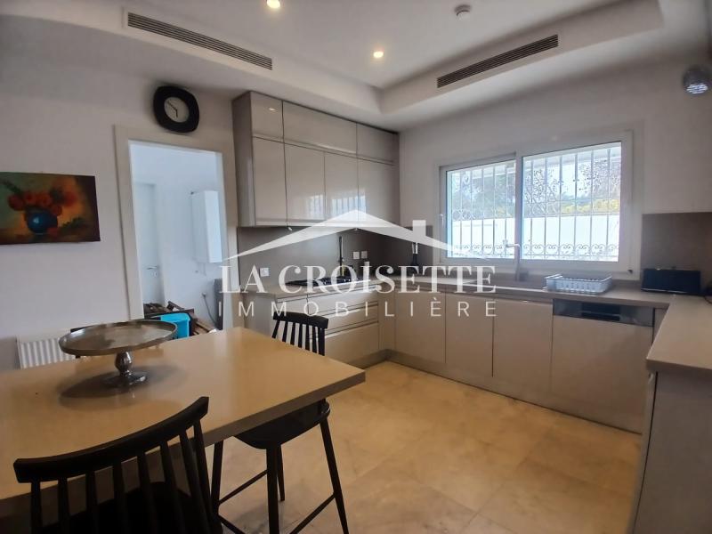 Villa meublée S+3 avec piscine et studio indépendant à Gammarth